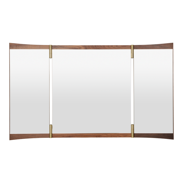 Vanity Mirror 3 fra Gubi. Sidepanelene kan roteres og lukke speilet helt. 