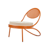 Den oransje rammen gir stolen en mykere dimensjon. I kombinasjon med det bredstripet tekstilet Leslie Stripe blir den også litt ekstra leken!