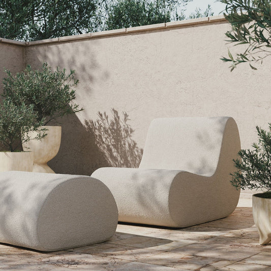 Utemøbel for avslapning: Rouli-serien fra Ferm Living består av en frittstående sofamodul og en puff.