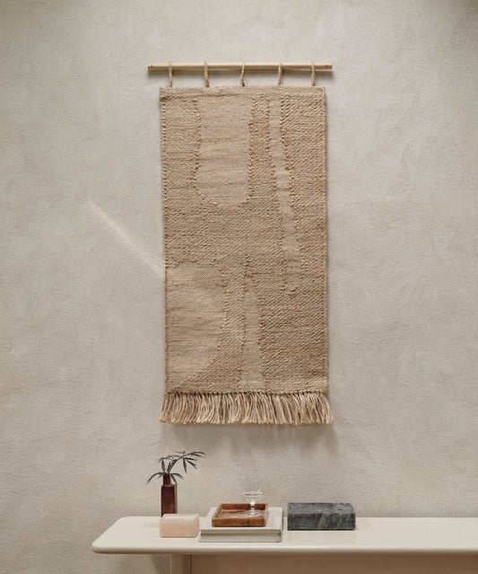 Kle veggen med et organisk og karakteristisk element som et alternativ til kunst! Veggteppet Harvest Wall Rug fra Ferm Living er et nydelig tilskudd i interiører som har naturmaterialer i fokus.