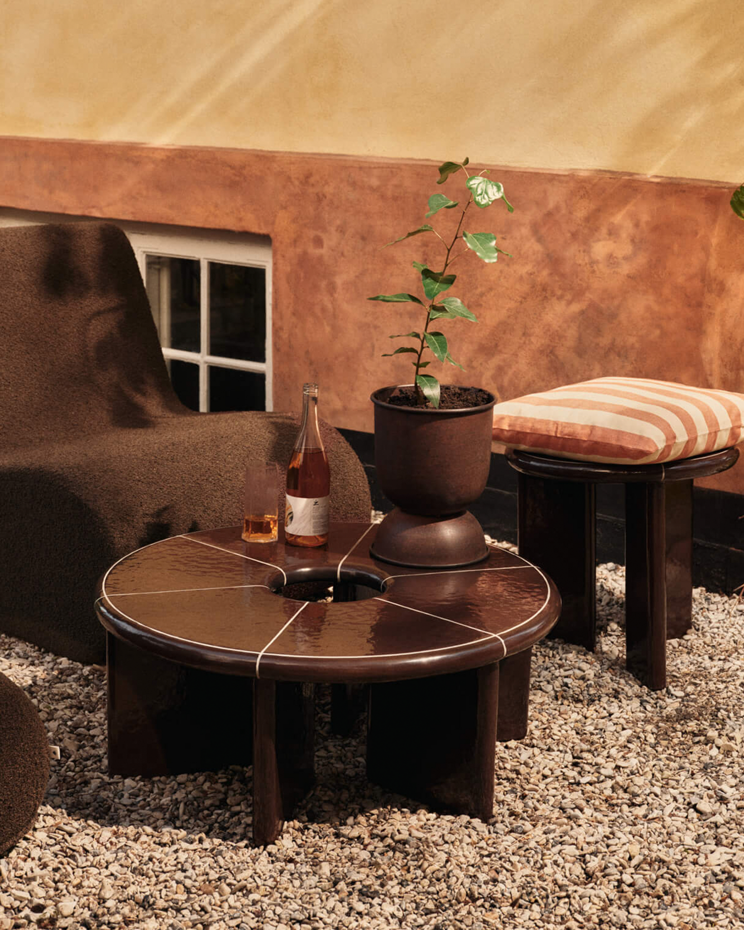 Potte Hourglass Pot i rust fra Ferm Living.