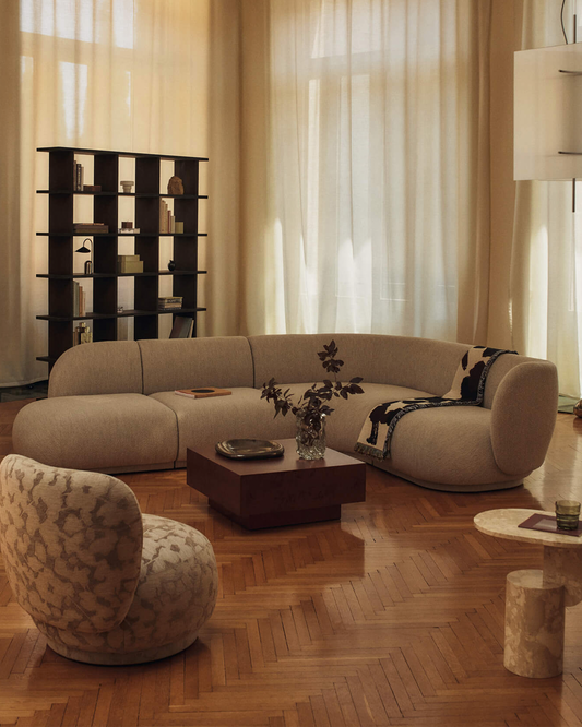 Bokhylle Kona Bookcase 3x6 i naturfarget mørkbeiset eikefinér (Dark Stained fra Ferm Living.