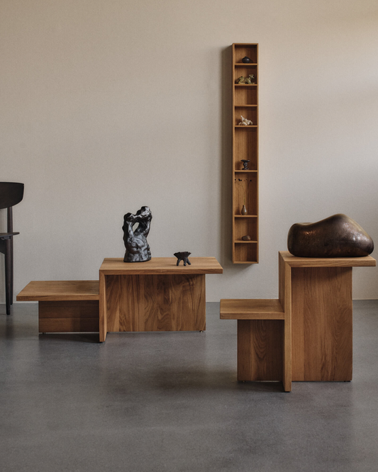 Sofabord Distinct Coffee Table og sofabor Distinct Side Table i Natural Oak fra Ferm Living.