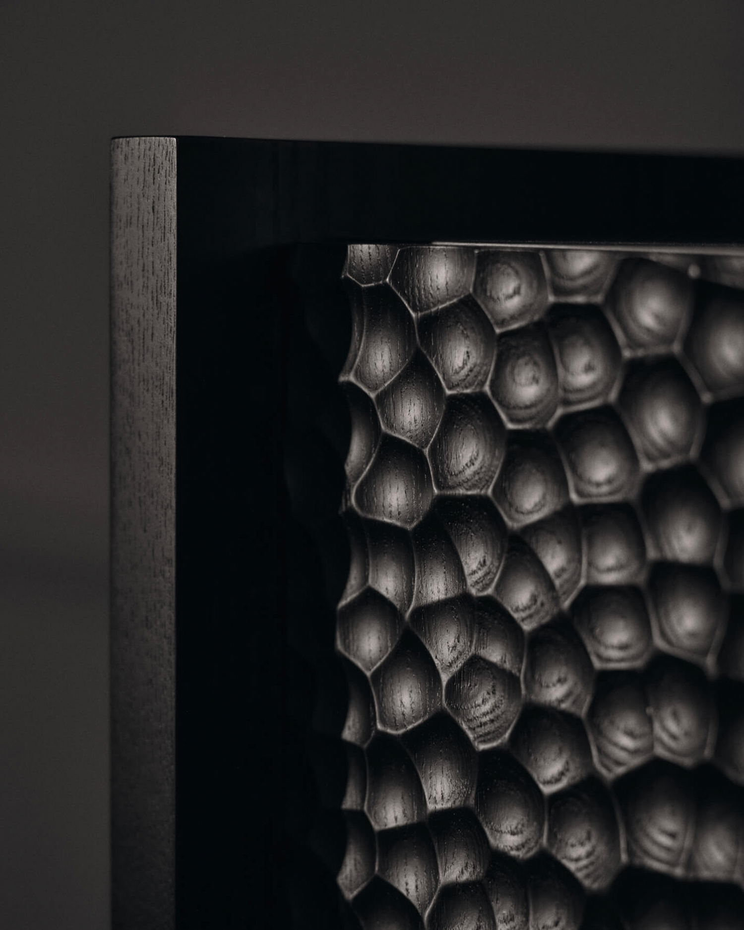 Sidebord Scarni Pedestal Cabinet fra Ferm Living.