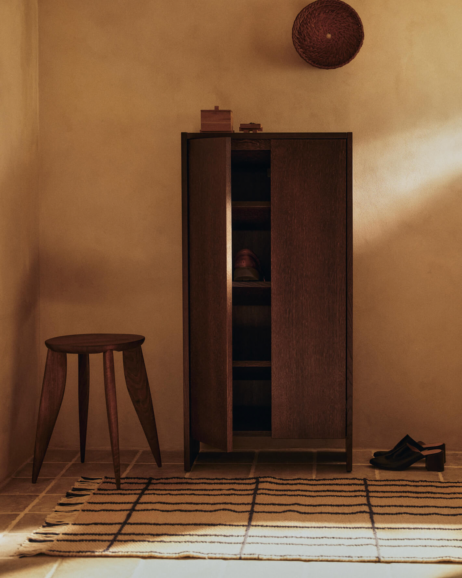 Sidebord Feve Side Table fra Ferm Living.