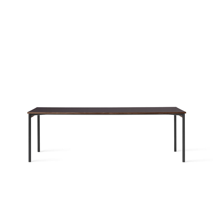 Bord Co Table Terra 100x240 cm fra Audo Copenhagen med kullfarget bordplate i laminat med sorte ben og detaljer i mørk eik.