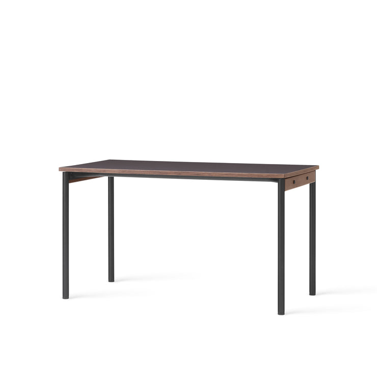 Bord Co Table Terra 70x140 cm fra Audo Copenhagen med kullfarget bordplate i laminat med sorte ben og detaljer i mørk eik.