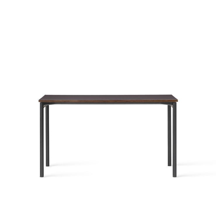 Bord Co Table Terra 70x140 cm fra Audo Copenhagen med kullfarget bordplate i laminat med sorte ben og detaljer i mørk eik.