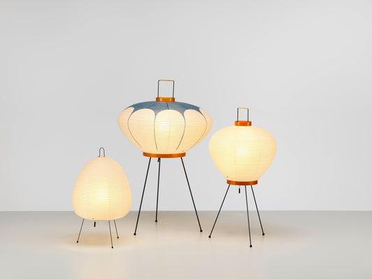 Akari-ampene er håndlaget i shoji-papir av japanske håndverkere.