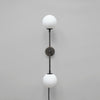 Med sin dekorative sjarm er vegglampen Drop Wall Lamp Bulp en forlengelse av Drop Chandelier Collection fra 101 Copenhagen.
