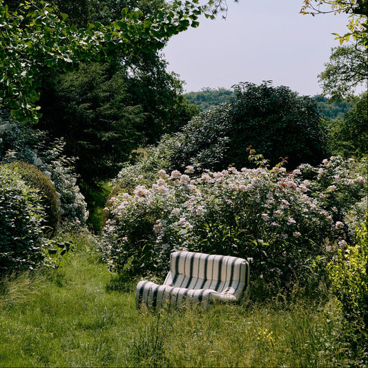 Lenestolen Lazy Lounge Chair fra HK Living i tekstilet Outdoor Chalkstripe