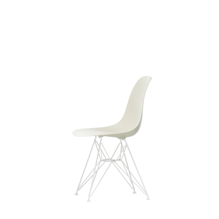 Spisestol Eames Plastic Side Chair RE DSR fra Vitra med hvitt understell og kremfarget sete (11 Pebble).