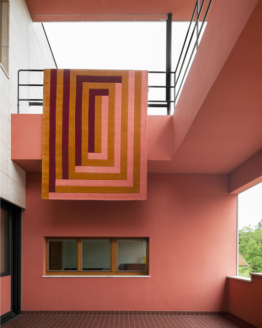 Teppe Labyrinth i rosa / rustrødt / kamelbrunt (Coral Pink).