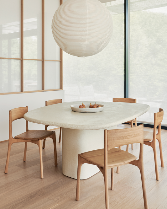 Stol Pl Dining Chair fra Ethnicraft i oljet eik uten armlene fra Ethnicraft.