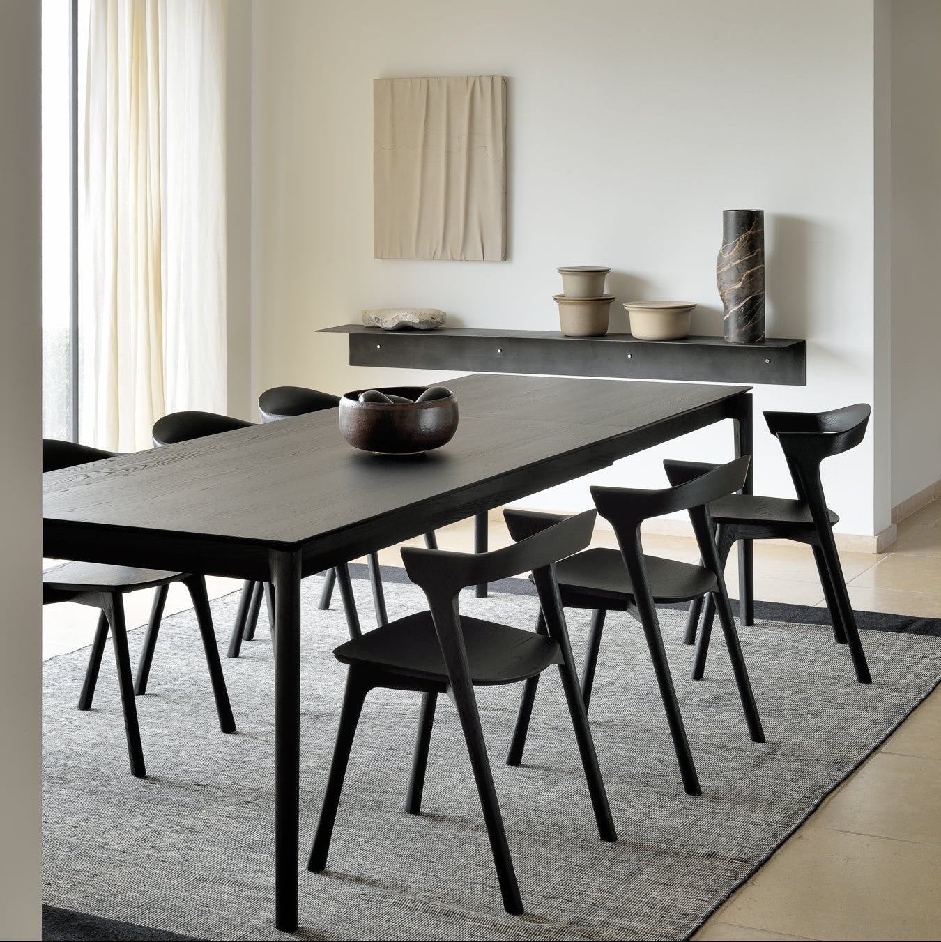 Spisebord Bok Dining Table Extendable fra Ethnicraft med finish i svartlakkert eik