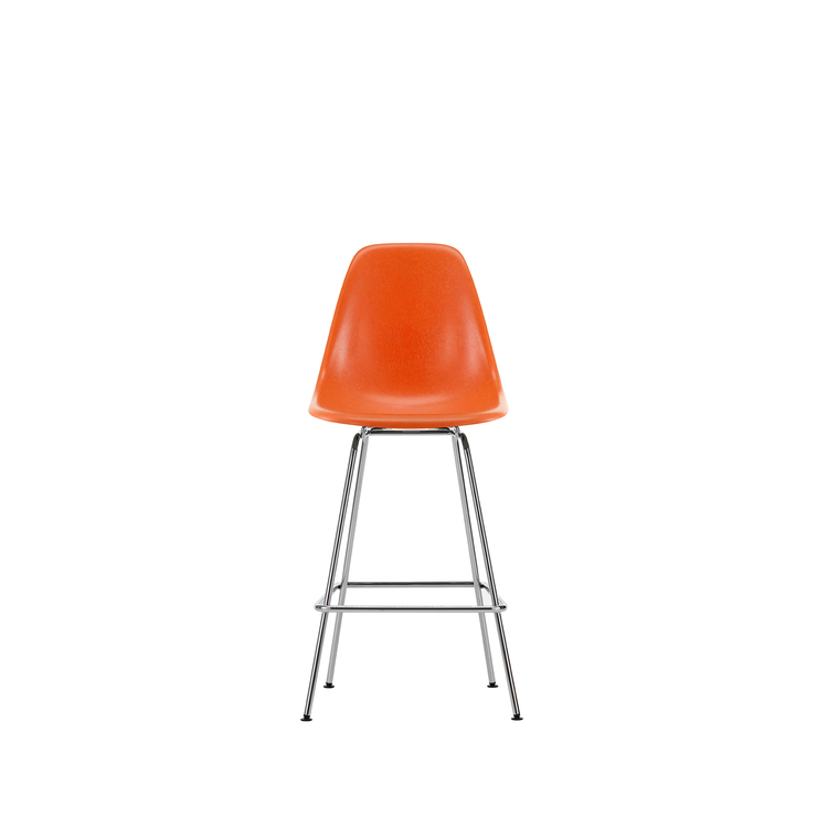 Barkrakk Eames Fiberglass Stool Medium, krombelagte ben og sete i fiberglass i fargen Red orange