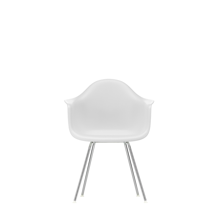 Spisestol Eames Plastic Armchair RE DAX fra Vitra, med ben i krom og hvitt sete (Cotton white)