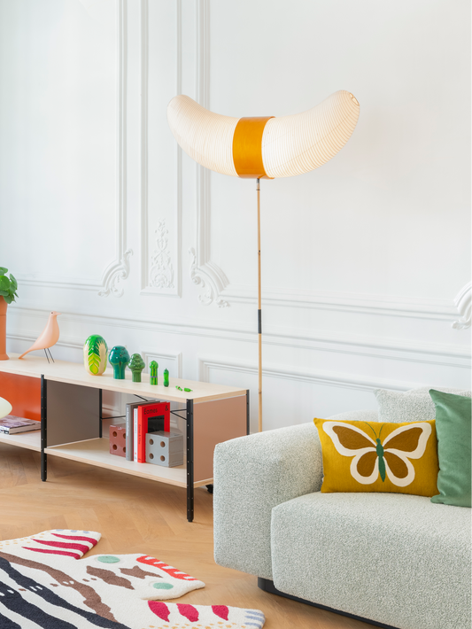 Designeren ville gjenskape sollyset, ved å sende det harde elektriske lyset gjennom papirets myke magi.