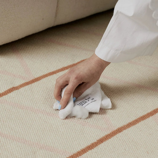 Flekkfjerner All Day Fabric Stain Remover fra Act of Caring.