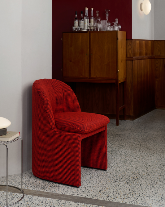 Spisestol Loafer SC106 Side Chair i fargen rød (Sisu 0655) fra &tradition.