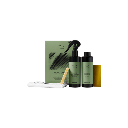 Pleiesett til tremøbler Wood Care Kit fra Act of Caring.