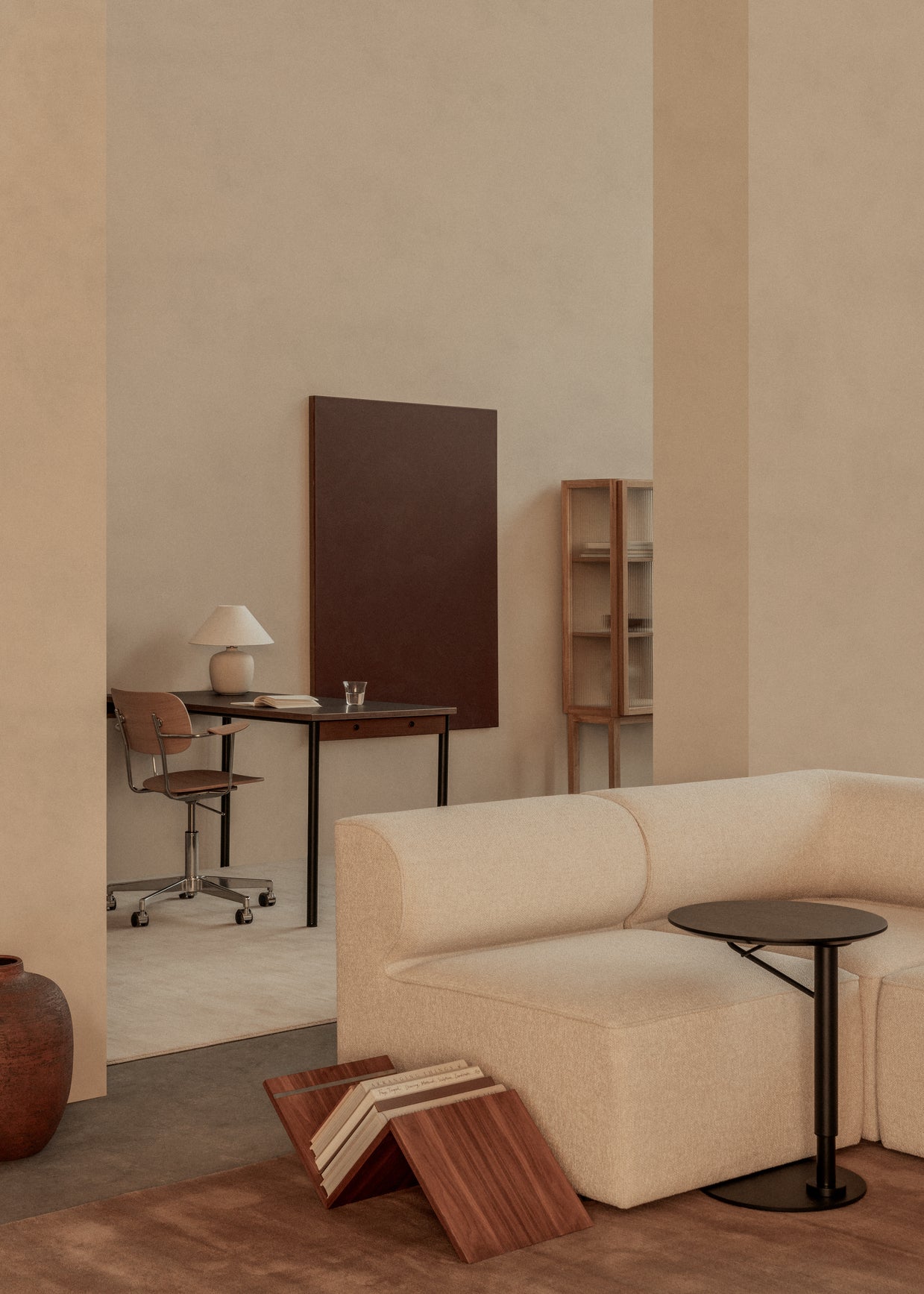 Praktisk, justerbart sidebord: Sidebordet Branch fra Audo Copenhagen.