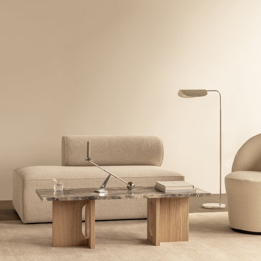 Sofabord Androgyne Lounge Table med platetopp i Grey Galaxy Marble og understell i natur eik/ Natural Oak fra Audo Copenhagen.
