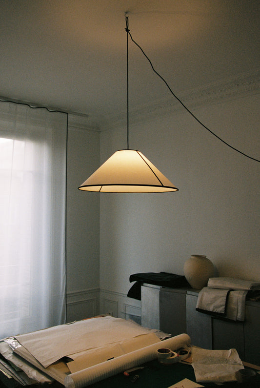 Taklampe Ava Cone Pendant 500 fra HAY.