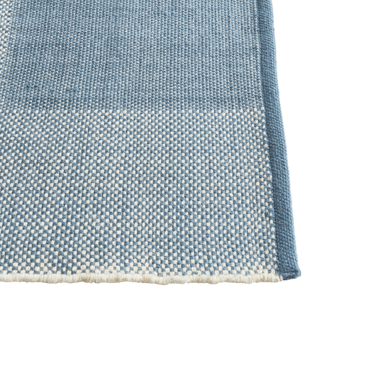 Ute etter et fint nedtonet, rutemønstret teppe? Chack Rug fra Hay kommer i flere fine farger og størrelser!