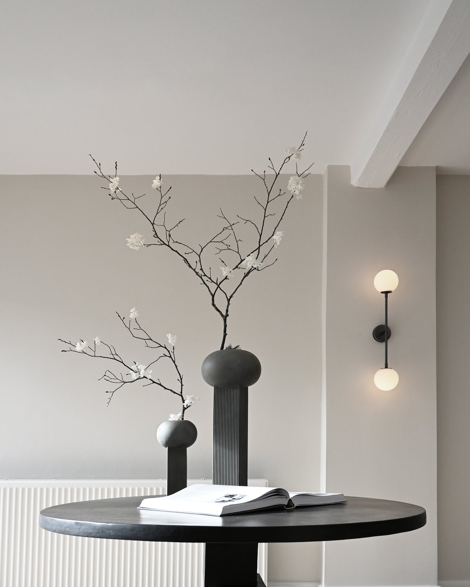 Drop Wall Lamp - Grey, vegglampe, fra 101 Copenhagen, elegant og strukturell