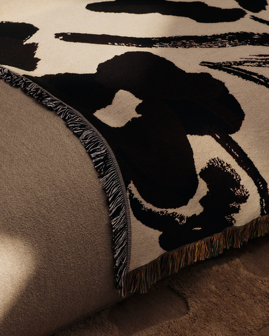 Pledd Cilla Tapestry Blanket fra Ferm Living.