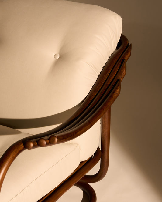 Lenestol Poltrona Tria i tekstilvariant Reales (001, Standard) fra Gubi.