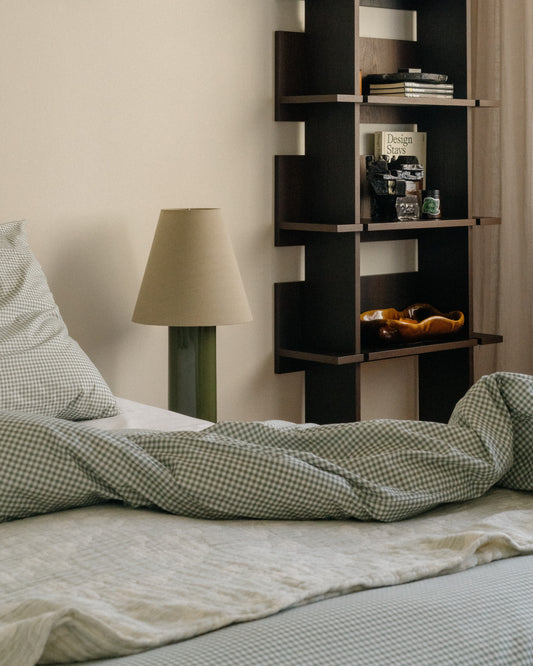 Ute etter en unik bordlampe i keramikk som tilfører interiøret ditt masse personlighet og varme? Vi elsker objekter som innehar det lille ekstra – og samtlige av lampene fra franske Mattina Moderna treffer oss midt i hjertet. De er elegante, litt overraskende og akkurat passe lekne. Perfekt for deg (og oss) som ønsker et unikt blikkfang av en lampe!