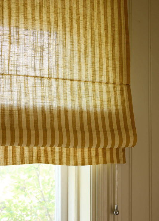 Liftgardin vevd lin Stripe i fargen sennepsgul/ Mustard fra Gotain.