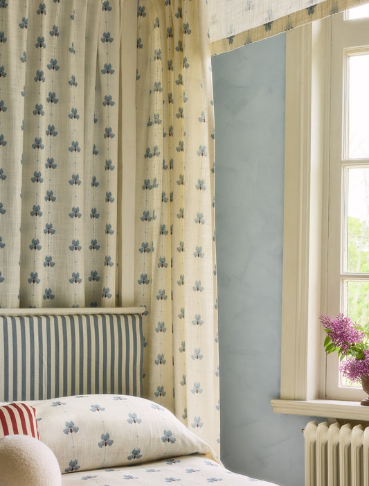 Vevd lingardin Sweet Pea i fargen blå/ Dove Blue fra Gotain.