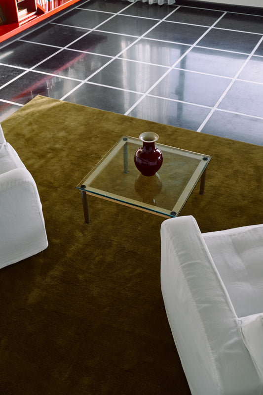 Ullteppet Classic Solid fra Layered i fargen Green Umber