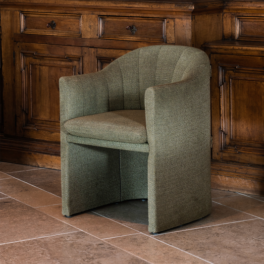 Loafer spisestol fra &tradition hos restauranten Esmée i København.