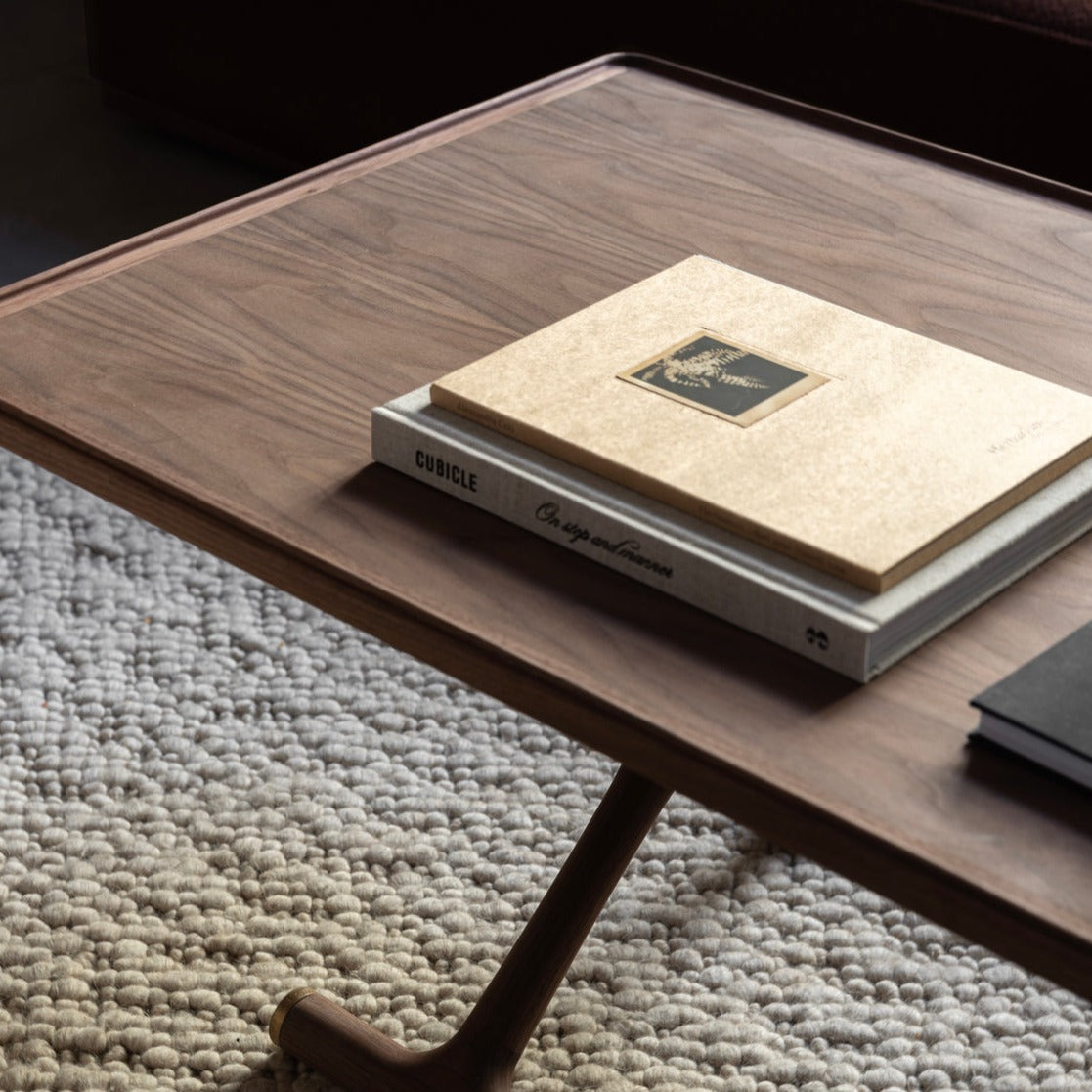 Sofabordet Jäger Lounge Table fra Audo Copenhagen har nydelige detaljer.