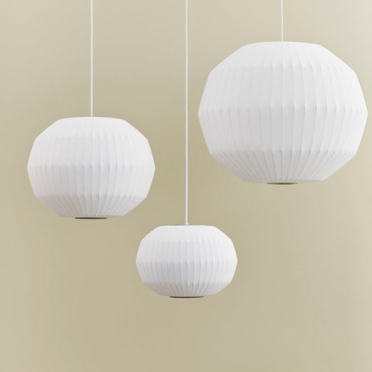 I 1947 designet George Nelson – en viktig karakter i den amerikanske modernismen – taklampen Bubble Lamp, og med årene vokste dette til en hel serie med taklamper med ulike sfæriske former, inkludert Angled Sphere Bubble.