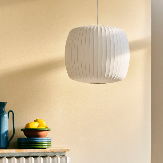 I 1947 designet George Nelson – en viktig karakter i den amerikanske modernismen – taklampen Bubble Lamp, og med årene vokste dette til en hel serie med taklamper med ulike sfæriske former, inkludert Roll Bubble.