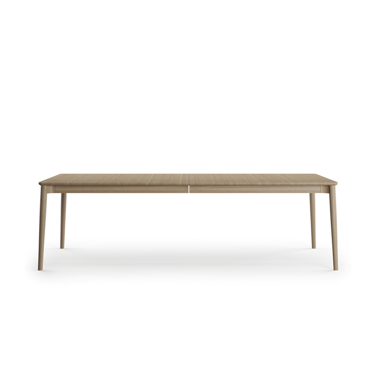 Spisebordet Expand Dining Table fra Northern i størrelse 90 x 250 cm i lysoljet eik, kan utvides til 350 cm med to ileggsplater