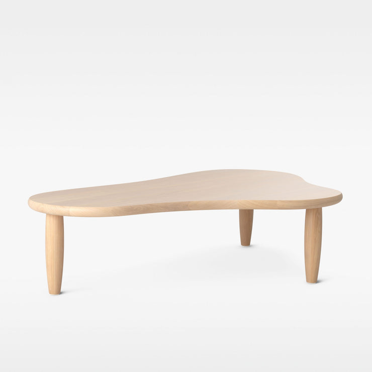 Sofabord Puddle Table fra Massproductions i heltre naturfarget eik. 