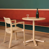 Bordet Pastis fra Hay er bygget for å vare, med autentisk håndverk av høy kvalitet. De fire elegante buede bena gir bordet en sofistikert stil.
