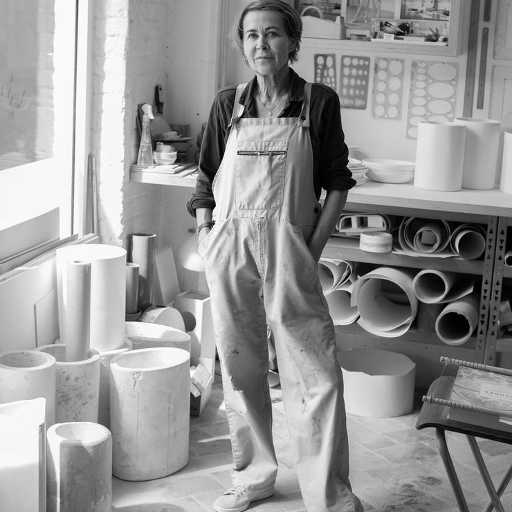 Produktene til Anita Le Grelle gjenspeiler hennes dyptliggende kjærlighet til håndverk og lidenskapen hun har for å skape og gjenbruke restmaterialer fra studioet sitt. 