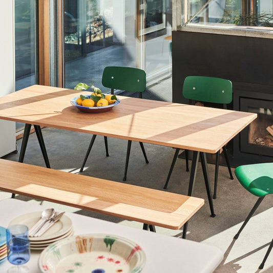 I samarbeid med Ahrend har Hay relansert bordet – til stor glede for oss som liker renskårne møbler med et industrielt preg.
