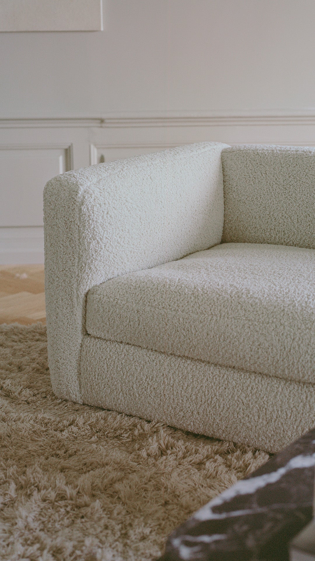 Sofaen Coda fra New Works kan bestilles i mange typer tekstiler og farger. Ta kontakt med oss på hello@oslodeco.no for hjelp til å finne tekstilet som passer hos deg!