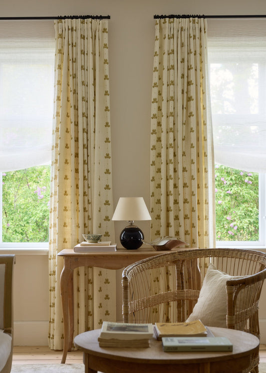 Mørkleggende vevd lingardin Sweet Pea i fargen olivengrønn/ Olive Green fra Gotain.