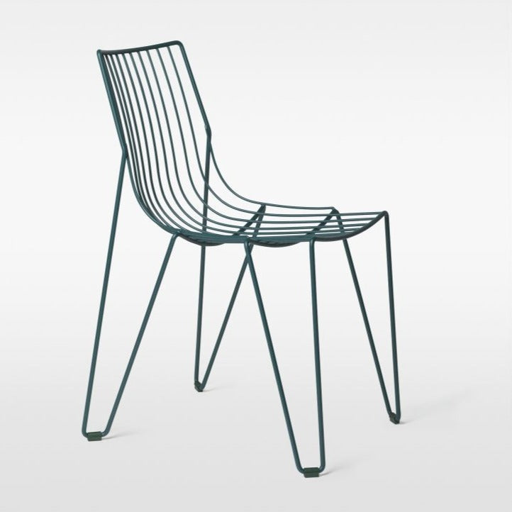 Blågrønn utestol: Spisestolen Tio Chair fra Massproductions i fargen Blue Green