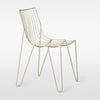 Elfenbenfarget utestol: Spisestolen Tio Chair fra Massproductions i fargen Ivory