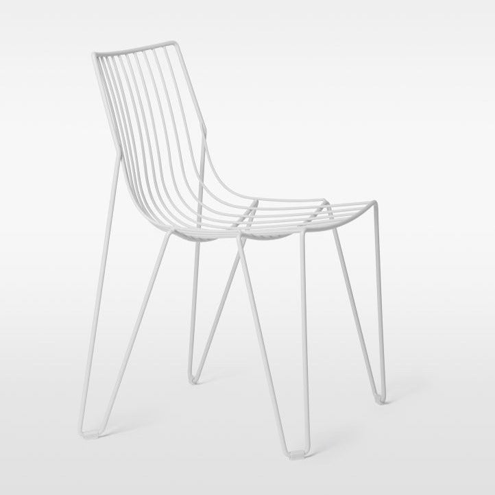 Hvit utestol: Spisestolen Tio Chair fra Massproductions i fargen White